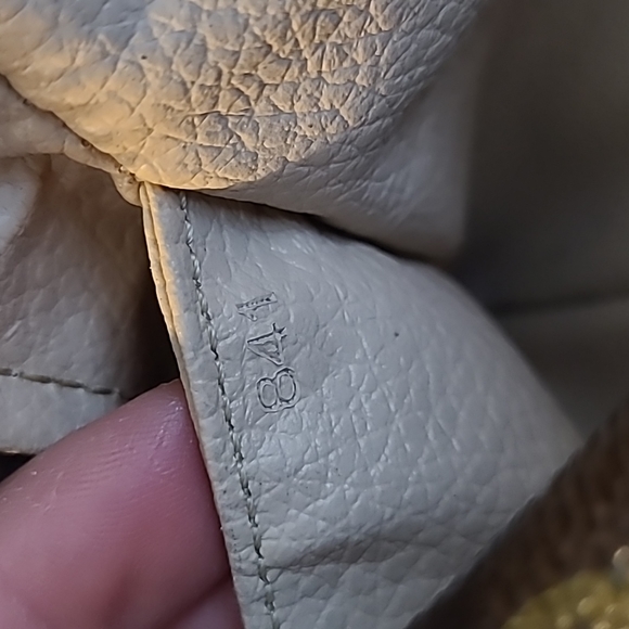 LV Toiletry pouch 28 - Picture 6 of 7